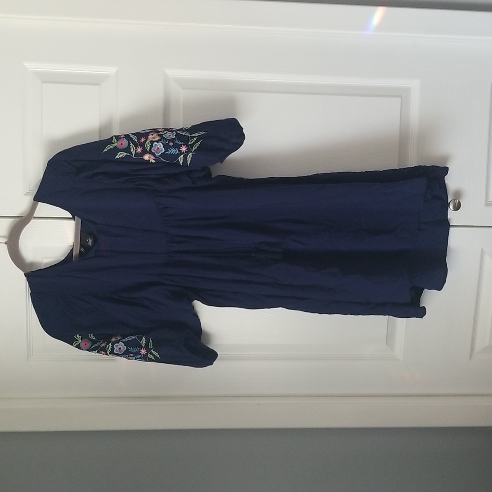 New Directions Petite L dress with embroidered sleeves.